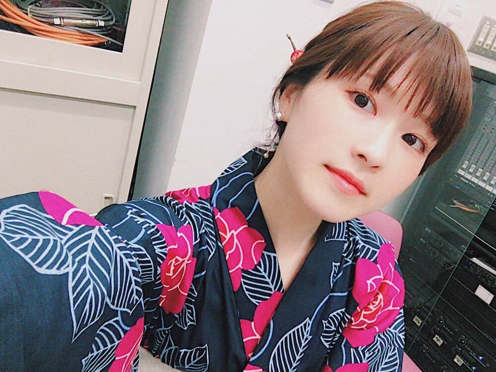 渕上里奈のインスタグラム：「⁑ haremachi TV「渕上里奈のhappiness Music」公開収録 、今日はharemachi  Studioを飛び出してステージで ♩ 慣れないことでてんやわんやでしたが 皆さんほんとうにありがとうございました！！ . ちゃっかり浴衣ファッションショーにも出ちゃいました 𓃦  次回ライブは 明後日 、Cave-beにて 𓇼」