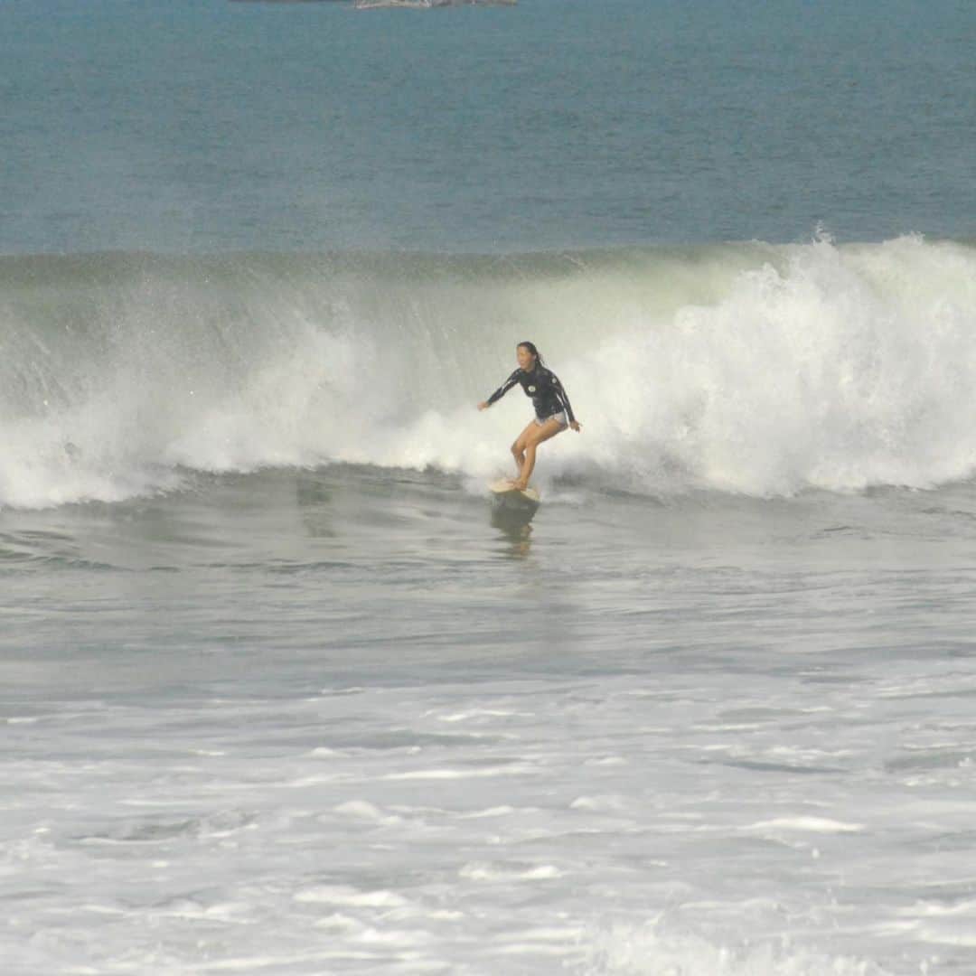 mitsuxmitsu24さんのインスタグラム写真 - (mitsuxmitsu24Instagram)「Have fun! * * どんな波だって楽しまなきゃ。 そりゃいい波に越したことはないけどねw * * #surfer  #surfergirl  #surfing」7月21日 17時52分 - mitsuxmitsu24