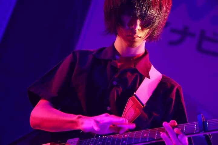 未確認フェスティバルさんのインスタグラム写真 - (未確認フェスティバルInstagram)「7組目！東京都！4ピースバンド！ #ルサンチマン ！﻿ ﻿ 高校の軽音部で結成された4人組🎶﻿ 実はこの #軽音部 …﻿ ﻿ 未確認フェスティバル2018 ファイナリストの「錯乱前戦」‼️﻿ 同じ年にLIVEステージまで進んだ「Lyric Jack」‼️﻿ さらに！マイナビ未確認フェスの前身…閃光ライオット2014グランプリの「突然少年」‼️﻿ ﻿ 且つてこの舞台で活躍した10代アーティストを数多く輩出😲💥﻿ そんな先輩達に憧れて、自分たちもこのステージに立ちたくて👊👊﻿ 今年初めてこのメンバーでエントリー🔥🔥﻿ ﻿ 「自分たちが一番かっこいいライブをしてやります。」﻿ ﻿ 強く意気込んで始まった「 #ルサンチマン 」のライブ⚡️﻿ 全身全霊で奏でる演奏が、本当に本当にカッコよすぎる🙇‍♂️！！﻿ ﻿ 高校生を中心に結成された4人の、若さ故の圧倒的熱量と、ライブハウスで鍛えたテクニックが調和して届けられる最高のLIVE🙌🙌﻿ ﻿ すでに上がりきっていると思っていた客席のボルテージをさらに高めて、会場沸かしまくってくれた‼️💥💥﻿ ﻿ 先輩に憧れてエントリーした自分たちのように。﻿ 来年は自分たちに憧れてエントリーする人が出てきてほしい。﻿ ﻿ 「憧れていたステージで、憧れの存在になる」﻿ ﻿ ルサンチマンのライブが未来の未確認アーティストへ。﻿ 新たに夢を繋いでくれました。﻿ ﻿ ﻿ M1  ニヒリズム﻿ M2  心配事﻿ ﻿ ﻿ #未確認 #マイナビ未確認フェスティバル2019 #ライブステージ #ナナヲアカリ #duomusicexchange #夏フェス #音楽 #10代アーティスト#東京 #tokyo #入場無料」7月21日 18時21分 - mikakuninfestival