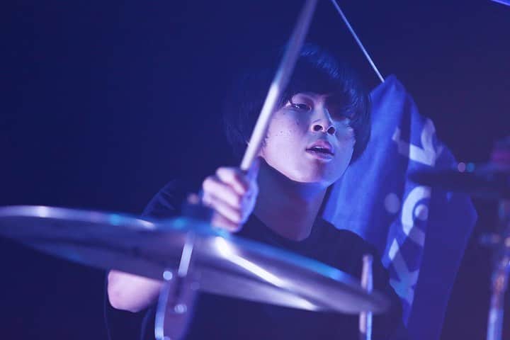 未確認フェスティバルさんのインスタグラム写真 - (未確認フェスティバルInstagram)「7組目！東京都！4ピースバンド！ #ルサンチマン ！﻿ ﻿ 高校の軽音部で結成された4人組🎶﻿ 実はこの #軽音部 …﻿ ﻿ 未確認フェスティバル2018 ファイナリストの「錯乱前戦」‼️﻿ 同じ年にLIVEステージまで進んだ「Lyric Jack」‼️﻿ さらに！マイナビ未確認フェスの前身…閃光ライオット2014グランプリの「突然少年」‼️﻿ ﻿ 且つてこの舞台で活躍した10代アーティストを数多く輩出😲💥﻿ そんな先輩達に憧れて、自分たちもこのステージに立ちたくて👊👊﻿ 今年初めてこのメンバーでエントリー🔥🔥﻿ ﻿ 「自分たちが一番かっこいいライブをしてやります。」﻿ ﻿ 強く意気込んで始まった「 #ルサンチマン 」のライブ⚡️﻿ 全身全霊で奏でる演奏が、本当に本当にカッコよすぎる🙇‍♂️！！﻿ ﻿ 高校生を中心に結成された4人の、若さ故の圧倒的熱量と、ライブハウスで鍛えたテクニックが調和して届けられる最高のLIVE🙌🙌﻿ ﻿ すでに上がりきっていると思っていた客席のボルテージをさらに高めて、会場沸かしまくってくれた‼️💥💥﻿ ﻿ 先輩に憧れてエントリーした自分たちのように。﻿ 来年は自分たちに憧れてエントリーする人が出てきてほしい。﻿ ﻿ 「憧れていたステージで、憧れの存在になる」﻿ ﻿ ルサンチマンのライブが未来の未確認アーティストへ。﻿ 新たに夢を繋いでくれました。﻿ ﻿ ﻿ M1  ニヒリズム﻿ M2  心配事﻿ ﻿ ﻿ #未確認 #マイナビ未確認フェスティバル2019 #ライブステージ #ナナヲアカリ #duomusicexchange #夏フェス #音楽 #10代アーティスト#東京 #tokyo #入場無料」7月21日 18時21分 - mikakuninfestival