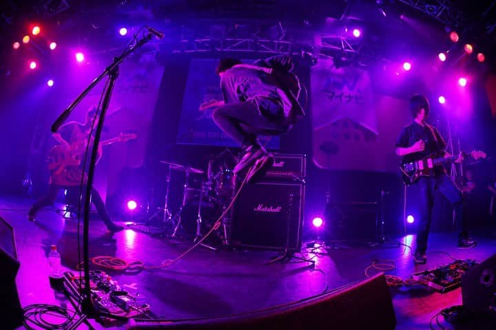 未確認フェスティバルのインスタグラム：「7組目！東京都！4ピースバンド！ #ルサンチマン ！﻿ ﻿ 高校の軽音部で結成された4人組🎶﻿ 実はこの #軽音部 …﻿ ﻿ 未確認フェスティバル2018 ファイナリストの「錯乱前戦」‼️﻿ 同じ年にLIVEステージまで進んだ「Lyric Jack」‼️﻿ さらに！マイナビ未確認フェスの前身…閃光ライオット2014グランプリの「突然少年」‼️﻿ ﻿ 且つてこの舞台で活躍した10代アーティストを数多く輩出😲💥﻿ そんな先輩達に憧れて、自分たちもこのステージに立ちたくて👊👊﻿ 今年初めてこのメンバーでエントリー🔥🔥﻿ ﻿ 「自分たちが一番かっこいいライブをしてやります。」﻿ ﻿ 強く意気込んで始まった「 #ルサンチマン 」のライブ⚡️﻿ 全身全霊で奏でる演奏が、本当に本当にカッコよすぎる🙇‍♂️！！﻿ ﻿ 高校生を中心に結成された4人の、若さ故の圧倒的熱量と、ライブハウスで鍛えたテクニックが調和して届けられる最高のLIVE🙌🙌﻿ ﻿ すでに上がりきっていると思っていた客席のボルテージをさらに高めて、会場沸かしまくってくれた‼️💥💥﻿ ﻿ 先輩に憧れてエントリーした自分たちのように。﻿ 来年は自分たちに憧れてエントリーする人が出てきてほしい。﻿ ﻿ 「憧れていたステージで、憧れの存在になる」﻿ ﻿ ルサンチマンのライブが未来の未確認アーティストへ。﻿ 新たに夢を繋いでくれました。﻿ ﻿ ﻿ M1  ニヒリズム﻿ M2  心配事﻿ ﻿ ﻿ #未確認 #マイナビ未確認フェスティバル2019 #ライブステージ #ナナヲアカリ #duomusicexchange #夏フェス #音楽 #10代アーティスト#東京 #tokyo #入場無料」