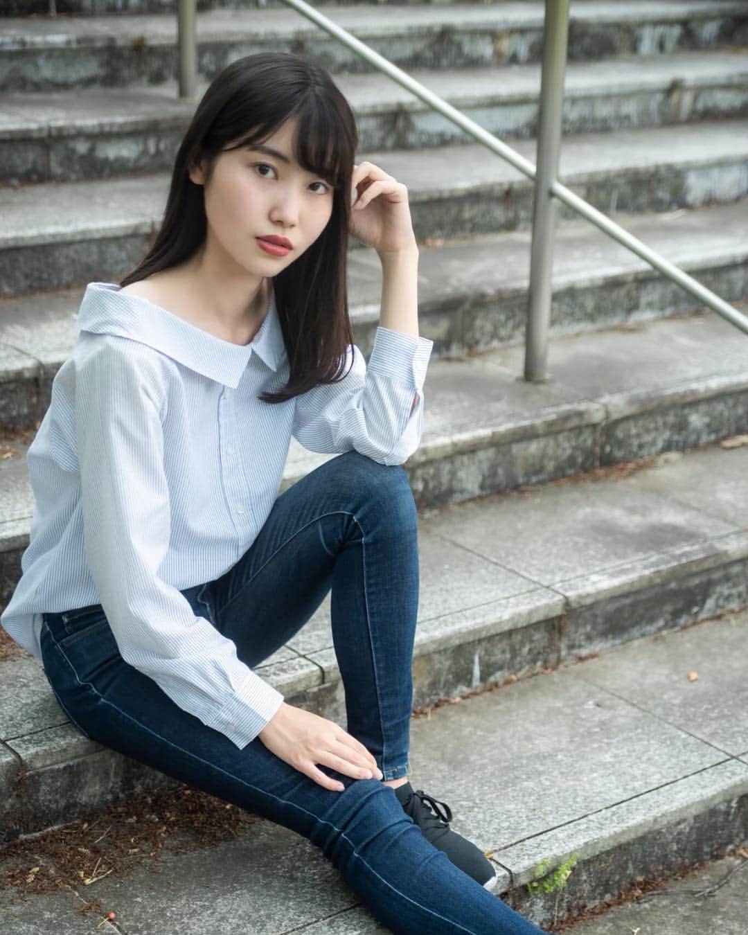 のインスタグラム：「最近ずっと髪の毛ストレートだからなんか巻きたくなってきた… 夏休み出かける時は巻こっかな🧐」