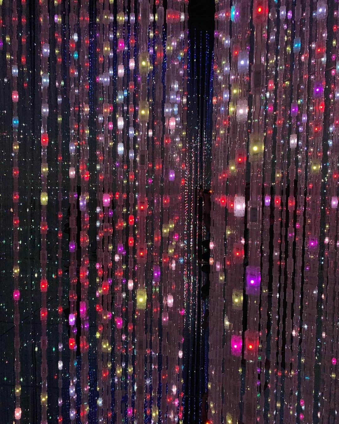 及川栞さんのインスタグラム写真 - (及川栞Instagram)「. TeamLab💜❤️💚💙🧡🖤 #dayoff#memories#tokyo#チームラボ#時差更新#お台場#もう1回行きたい場所」7月21日 18時33分 - shihori.3