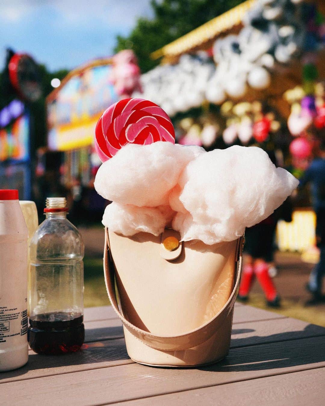 Sophie Hulmeのインスタグラム：「Sweet treats like The Nano Swing. Shop all new Resort styles online... 🍭」