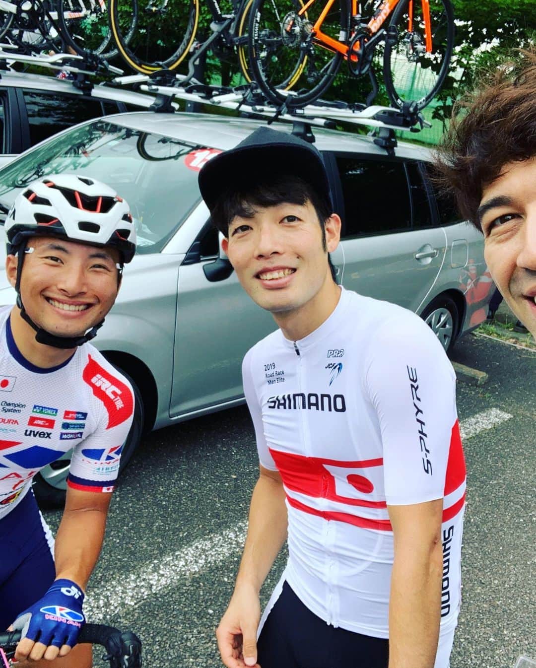 Saschaさんのインスタグラム写真 - (SaschaInstagram)「#ReadySteadyTokyo 自転車ロードスタートとフィニッシュMC終了しました！来年のオリンピックのテストイベントとして行われたレースは強力な外国チームと国内の選手が集い熱いレースを繰り広げてくれました！そしてなんと沿道のおよそ200kmは観戦禁止エリアを除きほぼ人が途切れることがないという圧巻の風景に感動！テストイベントだったのでほとんど告知がない中集まった日本んっサイクルロードレースファンはやはり世界最高です！レースはイタリアが強かった！！ #ウリッシ 選手が最後は独走でレースを制しました！想像以上にきついコースと軒並み選手がレース後に言っていましたが、オリンピックではこれに更に登りを加えて70kmが足されるのでとんでもないレースになる予感…！！ 運営は問題なく行われたので来年の本番でのグッドレースに期待！ お声がけいただいた沢山の皆様ありがとうございました！ #tokyo2020」7月21日 18時40分 - sascha348