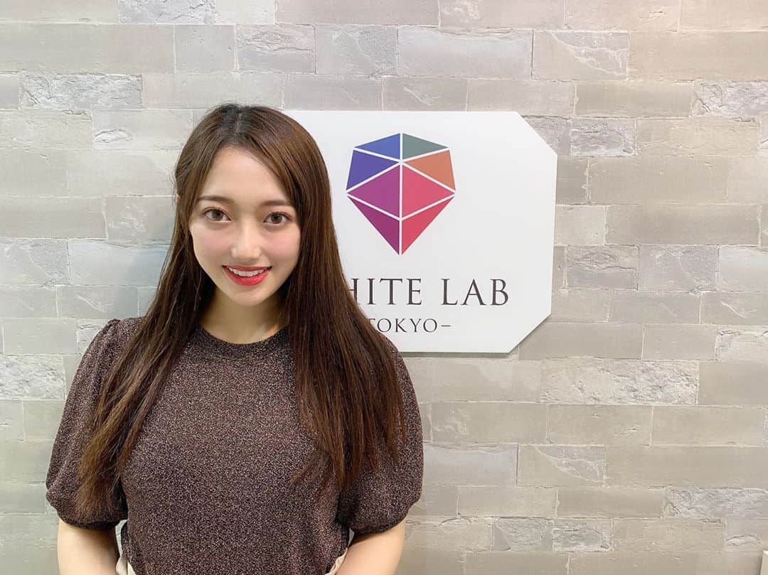 片原恵麻さんのインスタグラム写真 - (片原恵麻Instagram)「この間ホワイトニング行ってきたよ～‪☺︎‬ ずっとホームホワイトニング派だったんだけど、手軽さに惹かれて久々にクリニックでやってもらいました🦷 自分に合ったコース選べるし、短時間で白くなるからおすすめです‪☺︎‬ . 歯は意外と1番褒めてもらうことが多いからめちゃめちゃ気を使ってます👶🏼 いくらメイクしてオシャレして外見着飾ってもやっぱり歯が汚いと印象悪くなっちゃうと思うから歯黄色い女の子は全力でホワイトニング行くことオススメします🙄 . @whitelabtokyo  #ホワイトニング#ホワイトラボ東京」7月21日 18時43分 - emma_katahara