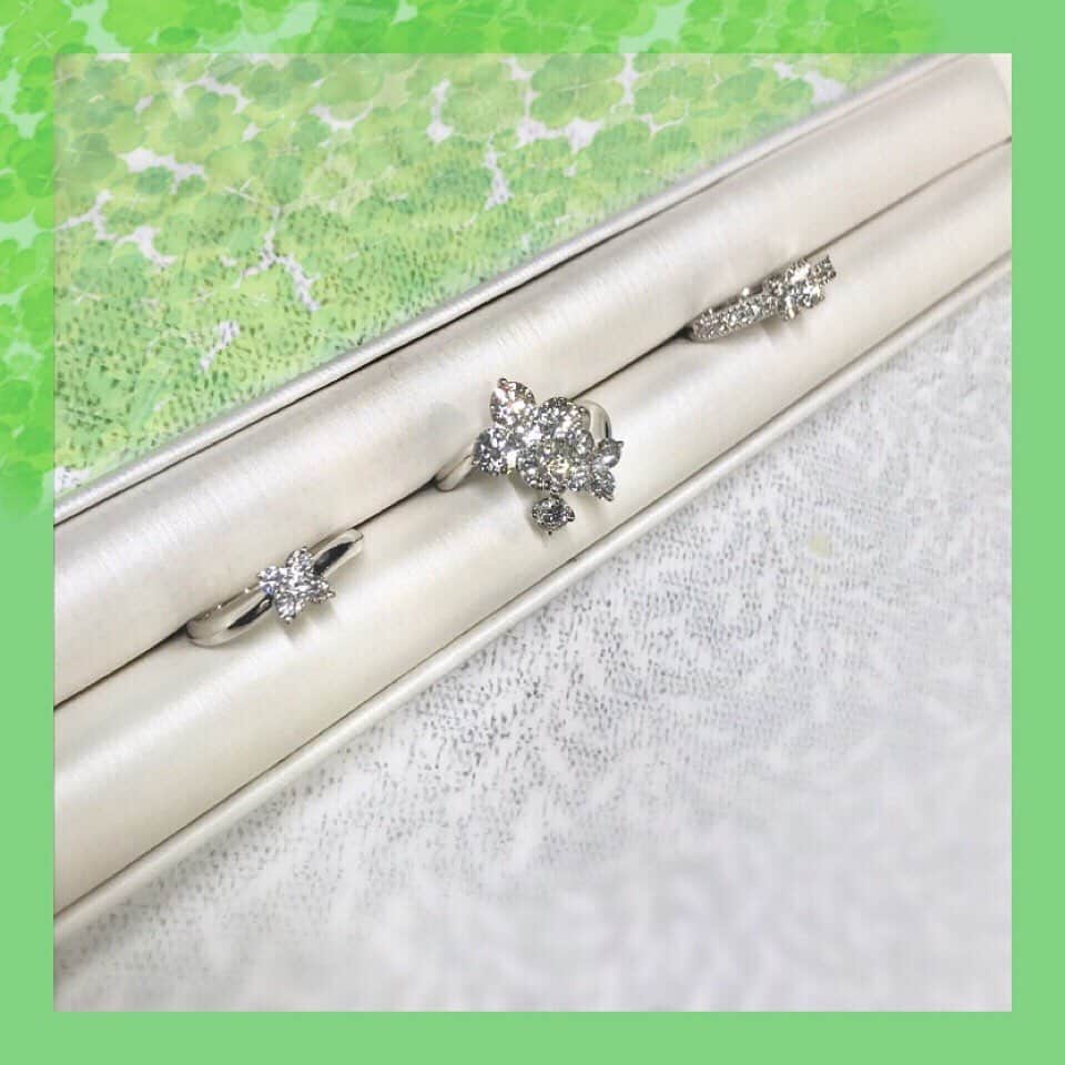 Maison de NADIA （メゾン・ド・ナディア） さんのインスタグラム写真 - (Maison de NADIA （メゾン・ド・ナディア） Instagram)「Four Leaves Jewelry COLLECTION 7/12Fri – 8/2Fri 中央のリングは、二つのクローバーの陰でさりげなく揺れるスイングダイヤが特徴です。クローバーの願いが叶い、運ばれてきた幸運を表しています。 #銀座  #ginza  #銀座シックス  #ginzasix  #メゾンドナディア #maisondenadia  #madeinjapan  #jewelry  #ジュエリー  #期間限定 #ネックレス  #リング #ダイヤ #ピアス #クローバー #四つ葉」7月21日 18時55分 - maison_de_nadia
