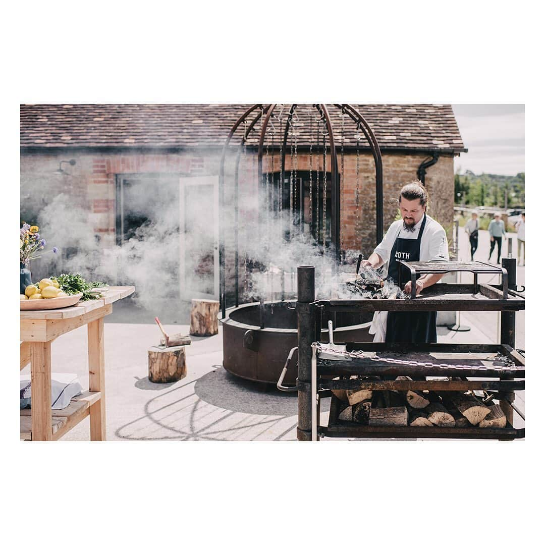 The Modern Houseさんのインスタグラム写真 - (The Modern HouseInstagram)「The Modern Menu: chef Steve Horrell makes Lyme bay scallops with chorizo and samphire at @rothbarandgrill in @hauserwirth Somerset. Link in our bio for the recipe.」7月21日 18時50分 - themodernhouse