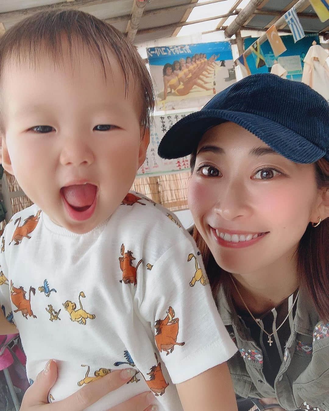 佐々木志織さんのインスタグラム写真 - (佐々木志織Instagram)「👶🐳💙 成長ってすごい 意思疎通できたり 遊べるようになって嬉しいけど きっとあっというま しかし ゆっても#人の子 🤪 #癒し#たまらん . #夏の思い出#うみあそび#アウトドア女子#健康美#素敵女子#海#BBQ#自然#水着#小麦肌#日焼け#ビキニ#summer#sea#ocean#swimwear」7月21日 18時52分 - shiorio118