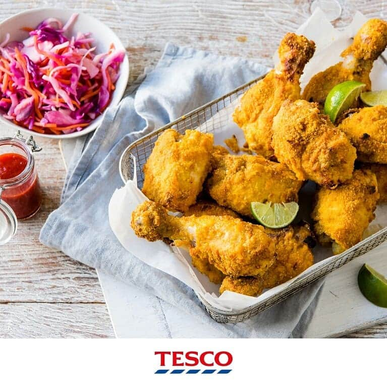 Tesco Food Officialさんのインスタグラム写真 - (Tesco Food OfficialInstagram)「Great weather for a garden party (touch wood). From salsa to tropical cocktails - even fried chicken! - we’ve given all the treats you love simple adjustments to make them healthier. Find these ideas on Tesco Real Food under ‘Healthy’ – link in bio'  SPARKLING GRAPEFRUIT, LIME & ROSEMARY WATER – a simple spritz makes the ultimate mocktail HEALTHY SOUTHERN FRIED CHICKEN – baked not fried, no one will know… SPICY BEEF KEBABS – use lean steak for meat skewers  STORECUPBOARD TOMATO SALSA – blitz up your own salsa for an extra-fresh result」7月21日 19時05分 - tescofood