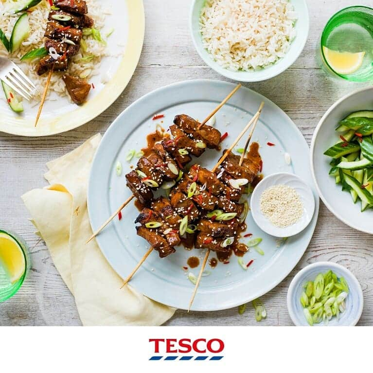 Tesco Food Officialさんのインスタグラム写真 - (Tesco Food OfficialInstagram)「Great weather for a garden party (touch wood). From salsa to tropical cocktails - even fried chicken! - we’ve given all the treats you love simple adjustments to make them healthier. Find these ideas on Tesco Real Food under ‘Healthy’ – link in bio'  SPARKLING GRAPEFRUIT, LIME & ROSEMARY WATER – a simple spritz makes the ultimate mocktail HEALTHY SOUTHERN FRIED CHICKEN – baked not fried, no one will know… SPICY BEEF KEBABS – use lean steak for meat skewers  STORECUPBOARD TOMATO SALSA – blitz up your own salsa for an extra-fresh result」7月21日 19時05分 - tescofood