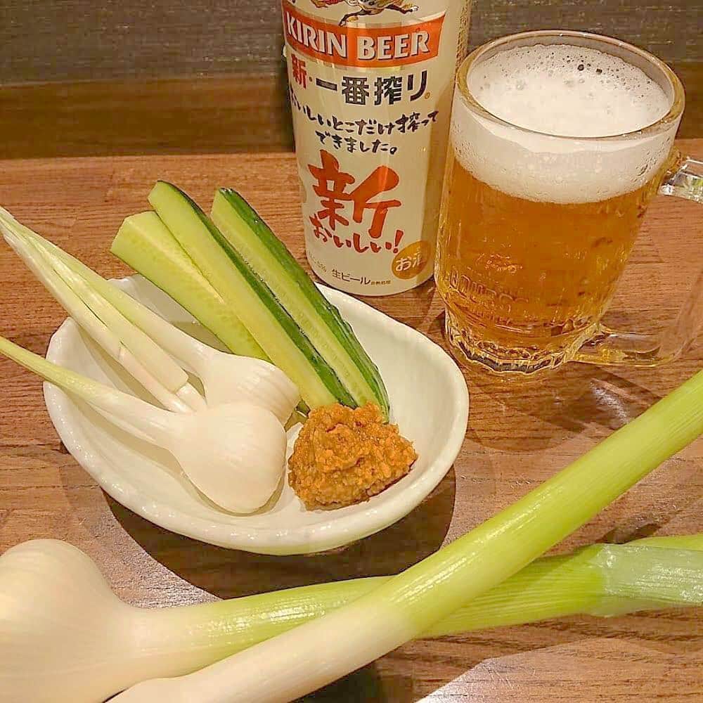キリンビールさんのインスタグラム写真 - (キリンビールInstagram)「【#きょうのキリン 投稿のご紹介👏】暑～い夏には、旬の野菜と #キンキンに冷えたビール 🍺✨﻿ たまらない組み合わせですよね😍﻿ ﻿ 今回はビール×夏野菜の写真をいただいたので、ご紹介させていただきます😊﻿ ﻿ １枚目﻿ 📷:@take.2san さん﻿ 🍺:とれたてトウモロコシ🌽と #一番搾り 😋﻿ ﻿ 2枚目﻿ 📷:@metabo_oyaji_dazo さん﻿ 🍺:夏の涼しい赤❤冷やしトマト🍅と #本麒麟﻿ ﻿ 3枚目﻿ 📷:@harudon222 さん﻿ 🍺:抜群の相性❗️ビールに生にんにくと麹みそ😍💕﻿ ﻿ 4枚目﻿ 📷:@m0m0tm0m0k さん﻿ 🍺:夏は特においしい😆ナスとししとうの揚げ出し🍆﻿ ﻿ ５枚目﻿ 📷:@appleyuki01 さん﻿ 🍺:夏のゴールデンコンビ🍻✨ #ビールと枝豆 ﻿ ﻿ ６枚目﻿ 📷:@takkoji さん﻿ 🍺:外で味わうのも最高🌞😋一番搾りと水茄子の浅漬け🍆﻿ ﻿ ﻿ みなさんも今しか味わえない旬の味とキリンビールを楽しんでくださいね👍﻿ #きょうのキリン にてお写真お待ちしています😘﻿ ステキな写真をありがとうございました👏﻿ ﻿ ﻿ #ビール好きと繋がりたい #お酒好きと繋がりたい #ビアスタグラム #ビールのある生活 #淡麗グリーンラベル #グリーンラベル #旬の料理 #旬のおつまみ #夏野菜 #旬の野菜 #旬の味 #夏メニュー #おうちごはん #おうちビール #夏ビール #外ビール #外飲み #🍺 #🍻 #キリン #キリンビール #kirin #kirinbeer」7月21日 18時57分 - kirin_brewery