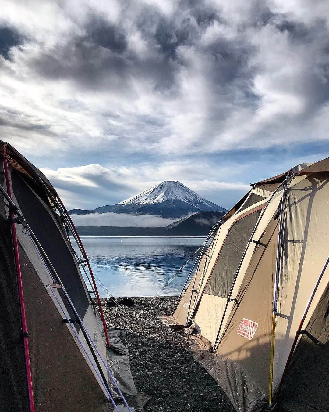 Coleman Japanのインスタグラム：「#絶景キャンプ ⛺️🗻✨ ・ 📷：@a_chan47a.n.c さん 素敵なお写真ありがとうございました✨ ・ ━━━━━━━━━━━━━━━ #私のコールマン を付けて投稿して頂いた中から素敵なお写真は、コールマン公式SNSでご紹介させて頂きます♪ ━━━━━━━━━━━━━━━」