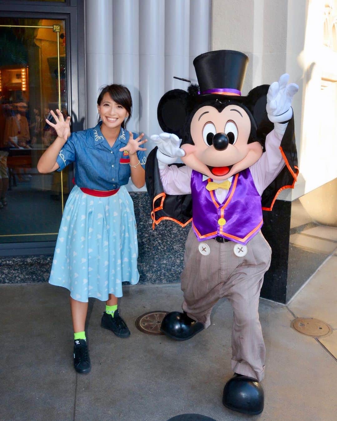 矢部あやのインスタグラム：「201809 ヴァンパイアミッキー♡ #disneycaliforniaadventure #DCA #DCA2018 #pixarpier #mickeymouse #mickey #vampiremickey #disneygram #disneyhaloween」