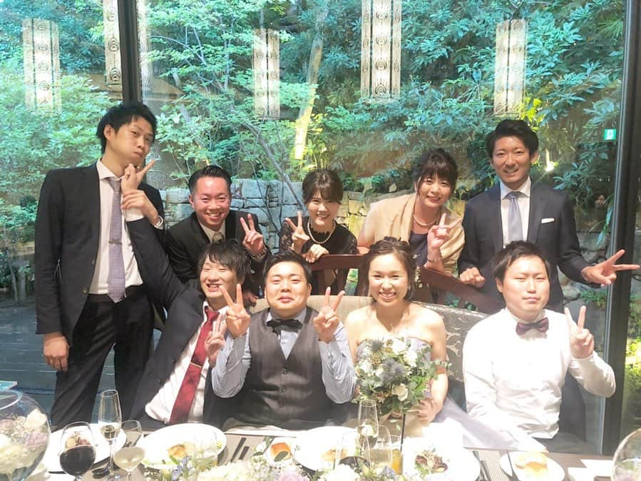 上坂由莉さんのインスタグラム写真 - (上坂由莉Instagram)「﻿ 昨日はだいちゃんの結婚式🤵👰💒﻿ おめでとーーーーん💐﻿ ﻿ 久しぶりに感じひんくらい﻿ みんな会えばすぐにいつもの雰囲気💓﻿ 大人になっても変わらず仲良くおれて嬉しい👫✨﻿ #ズッ友﻿ ﻿ ﻿ #instalove #wedding #friends #kyoto ﻿#結婚式 #披露宴 #友達 #いつメン #平安高校 #京都﻿ #2年7組 #同窓会」7月21日 19時09分 - yuri_yoga.727