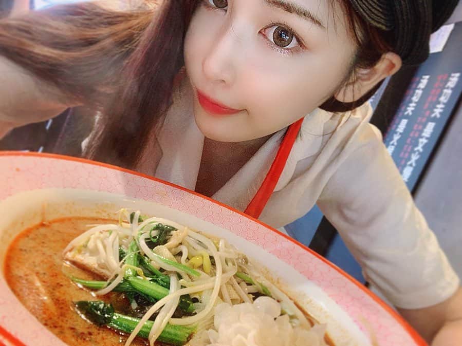 横町ももこさんのインスタグラム写真 - (横町ももこInstagram)「. 韓国の女性の間で人気上昇中らしいマーラータン🍽 . 日本でも気になっていてたけど食べたことがなくて初挑戦😋✨ . 具材は好きなものを好きなだけ選べてヘルシーなものばかり❣️ スープは上から2番目の辛さにしたけどそこまで辛くなく旨味がすごくて止まらん😍✨ . また食べに行くの決定した👏❤️ . #韓国旅行#korea#travel#한국여행#한국#서울#韓国#seoul#タビジョ#旅女#一人旅#アラサー一人旅#アラサー女子#韓国一人旅のプロ#食いだおれ#韓流#マーラータン#麻辣湯#中華#激辛グルメ#明洞 #食べスタグラム #koreantrip#インスタ映え#japanesegirl#일본여자 #ootd#패션」7月21日 19時15分 - momochadayo
