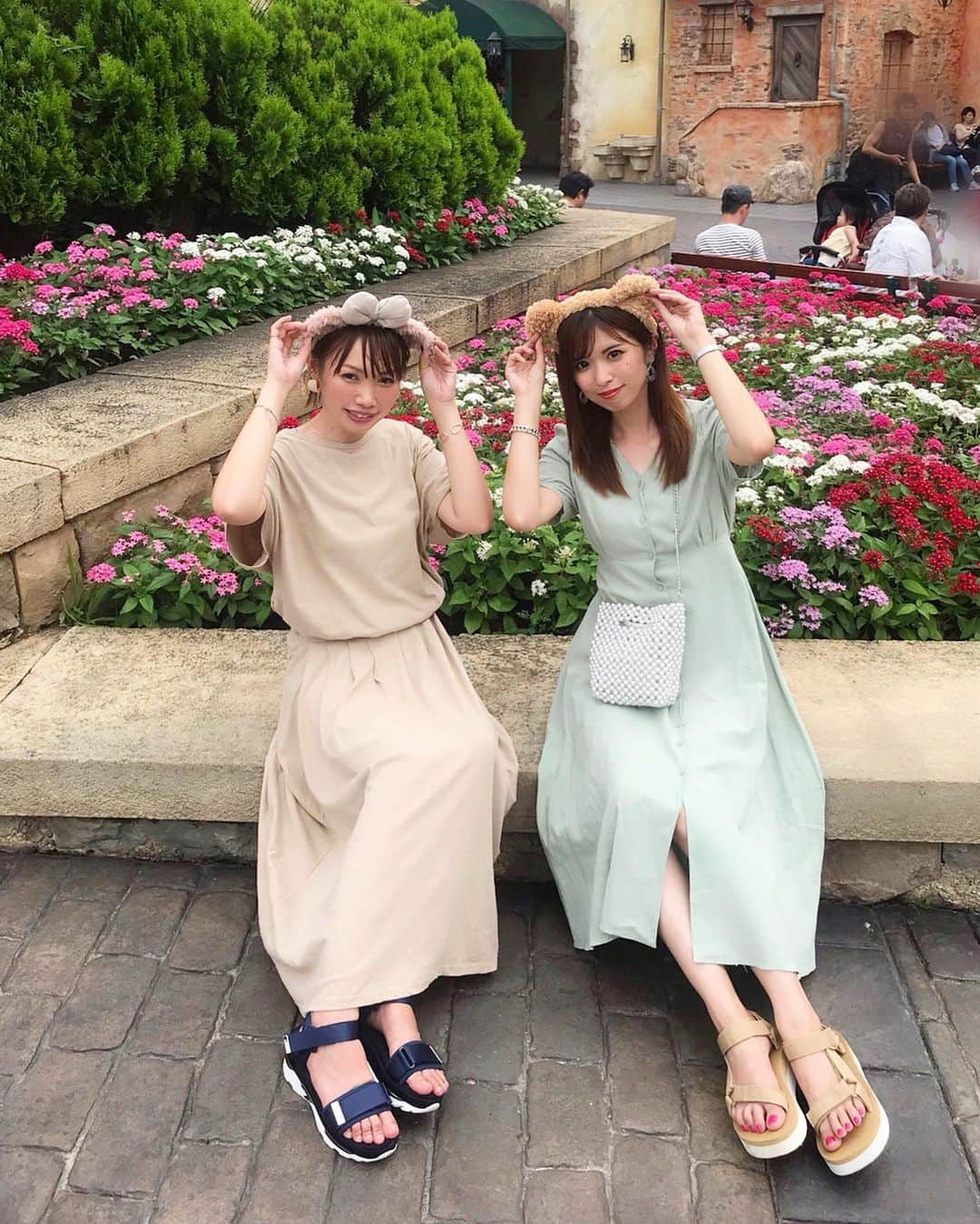 haruru0724さんのインスタグラム写真 - (haruru0724Instagram)「#disneysea . . 昨日は仲良しの ゆかちん えりちゃん あやちゃんと ディズニーシーへ♡ . . 4人の写真をまだ貰ってないから、 まずはあやちゃんとの写真から😂❤️ ダッフィーとシェリーメイコンビ♡w えりちゃん、ゆかちんは何かな？😏 . . 本当に楽しくて楽しくて、 時間あっという間だった🥺💓 写真沢山あるので、 ちょこちょこ載せていくと思います🥺🙏 . . . #disney #ディズニーコーデ #東京ディズニーシー #ジェラトーニ ディズニーシー #リンクコーデ #お揃いコーデ #おそろコーデ #シミラールック #双子コーデ #ダッフィー #ダッフィーコーデ #tevaサンダル #zara #ザラバッグ #ザラコーデ #ディズニーリンクコーデ #mamagirl #locari #コーデ #ママコーデ #プチプラコーデ #大人カジュアル #大人可愛い #sscollectivejp #sslooksjp #pr #shopstylejp #インスタ映え #カベジョ」7月21日 19時17分 - haruru0724