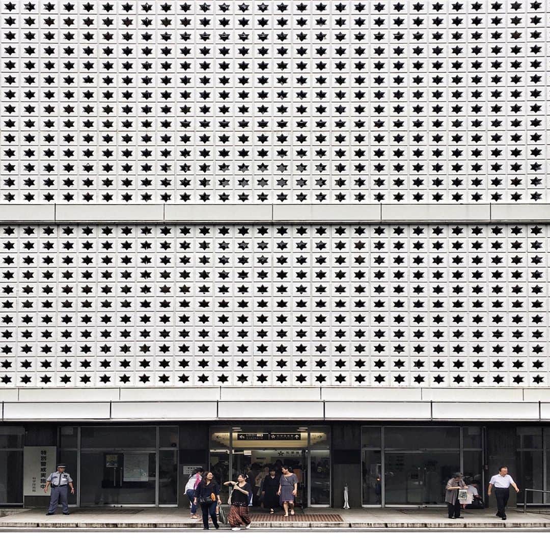 Yasuhito Shigakiのインスタグラム：「. . Science Museum, Tokyo . . #ザ壁部 . Tokyo, Japan.」