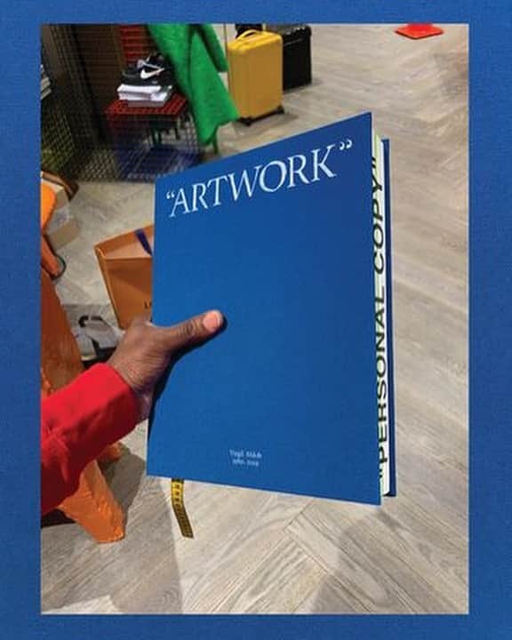 Fashion Headlineのインスタグラム：「【ART&CULTURE】 ブックショップShelf(@shelf_bookshop )の今週のレコメンドは、『Figures of Speech』Virgil Abloh . シカゴ現代美術館で2019年9月まで開催中のヴァージル・アブローの個展のカタログとして出版された一冊 . @fashionheadlinejpn サイトで公開中✒︎ . @virgilabloh  #shelf #FiguresofSpeech #VirgilAbloh #ヴァージル・アブロー #シカゴ現代美術館 #個展 #本 #カタログ」