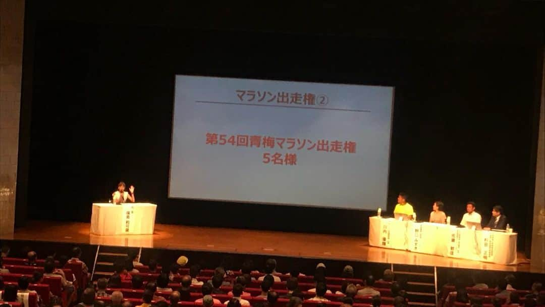 福島和可菜さんのインスタグラム写真 - (福島和可菜Instagram)「只今、富士山から戻っておりますが、凄い渋滞で全然進まナッシング🚕🚗🚙💭（笑）  記事書きます😆  改めまして、昨日開催されました トレーニング＆コンディショニングセミナー2019  たくさんの皆様にお越しいただきまして、本当にありがとうございました🍀4年連続のMC🎤 嬉しい限りです🥰 限定イベントでしたが、㊗️満員御礼㊗️昨日は、  アテネオリンピック金メダリスト ✨野口みずきさん✨  公務員ランナーからプロランナーに転向した ✨川内優輝さん✨ トヨタ自動車陸上長距離部監督 ✨佐藤敏信さん✨ 日本陸上競技連盟科学委員長 ✨杉田正明さん✨  との豪華イベント🎵 杉田教授のお話はスポーツをやっている皆様にとっては、大変参考になるお話でしたし、パネルディスカッションは、私自身もMCとして楽しくお話を振らせていただきました😁他では絶対に聞けないぶっちゃけトーク炸裂（笑）💥💥💥 100分お時間をいただいておりましたが、あっと言う間…と言うか足りなかった 😳（笑） 抽選会もあり、最後には、川内くんの奥様、侑子さんもサプライズ登場🎉 きっと、皆様にも楽しんでいただけたと思います 😚 イベント後は… カネカさん・ニッスイさんの皆様と共に乾杯🥂 みずき姉さんと2次会にも行きましたぁ🍺（笑）  朝はキチンと起きて富士山も行きたし、充実の週末💮 また次回のイベントもMCをやらせていただける様に頑張ります🌈  #カネカ #還元型 #コエンザイムQ10 #パワー #半端ないって #毎日飲んでます #お陰様で #マジ元気 #体力余っとる #笑 #野口みずき さん #川内優輝 さん #love #running #イベント #MC #本当に #ありがとうございました #元気の源 #beer #乾杯 #結婚おめでとうございます #🍺 #🥂 #🏃」7月21日 19時34分 - fukushimawakana