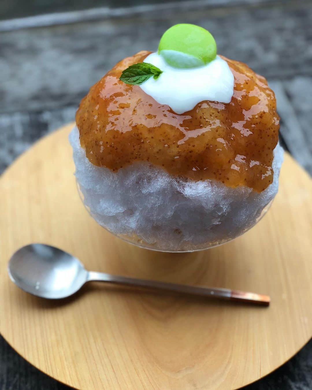 しなしさとこさんのインスタグラム写真 - (しなしさとこInstagram)「. . いちじくかき氷🍧 黄緑色のマカロンが可愛い💕 いちじく好きです😋 . . #しなしさとこ #女子格闘技 #格闘技女子#女子アスリート#腹筋女子 #ジョシカク #アラフォー #40代 #ミクロ級#ボディメイク #satokoshinashi #42歳 #筋肉女子 #脱げるカラダ #かき氷 #かき氷屋さん #瀬戸内ひだまりかき氷 #いちじく #いちじくかき氷#さとこかき氷」7月21日 19時57分 - shinashisatoko