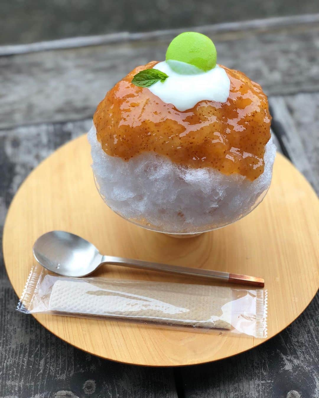 しなしさとこさんのインスタグラム写真 - (しなしさとこInstagram)「. . いちじくかき氷🍧 黄緑色のマカロンが可愛い💕 いちじく好きです😋 . . #しなしさとこ #女子格闘技 #格闘技女子#女子アスリート#腹筋女子 #ジョシカク #アラフォー #40代 #ミクロ級#ボディメイク #satokoshinashi #42歳 #筋肉女子 #脱げるカラダ #かき氷 #かき氷屋さん #瀬戸内ひだまりかき氷 #いちじく #いちじくかき氷#さとこかき氷」7月21日 19時57分 - shinashisatoko