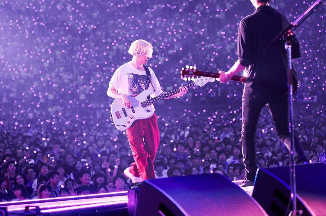 BUMP OF CHICKENさんのインスタグラム写真 - (BUMP OF CHICKENInstagram)「#BUMPOFCHICKEN TOUR 2019 #auroraark at MetLife Dome Photo by @yoshiharuota」7月21日 19時49分 - bumpofchickenofficial