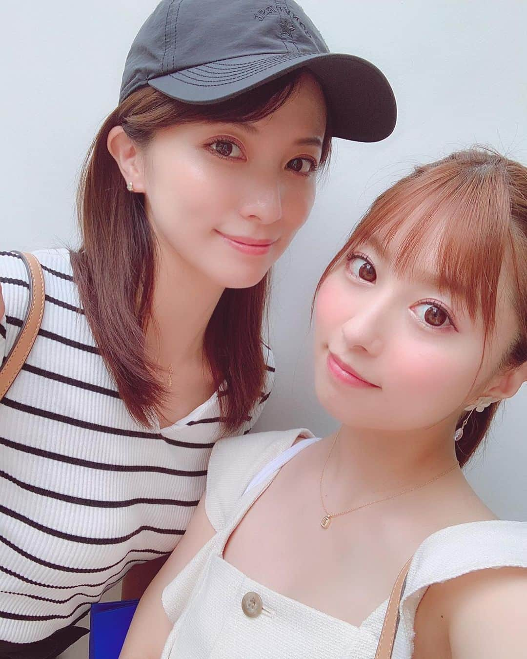 成瀬心美さんのインスタグラム写真 - (成瀬心美Instagram)「🛍 . . 2人の大好きなお店で お揃いのTシャツゲット😘 . . 近々着る予定なので またお見せしますね✨ . . なんと今日は カバンもお揃い❤️ . ずっと欲しかったカゴバック 安くなってたんだぁぁ！！ . . one-piece ⇨ @jillstuart.jp  bag ⇨ @bananarepublic_jp . #shopping #bluelabel #bag #tshirt #jillstuart #bananarepublic #onepiece #happy #instapic #instagram #instagram #followｍe」7月21日 19時51分 - coco3ndazo