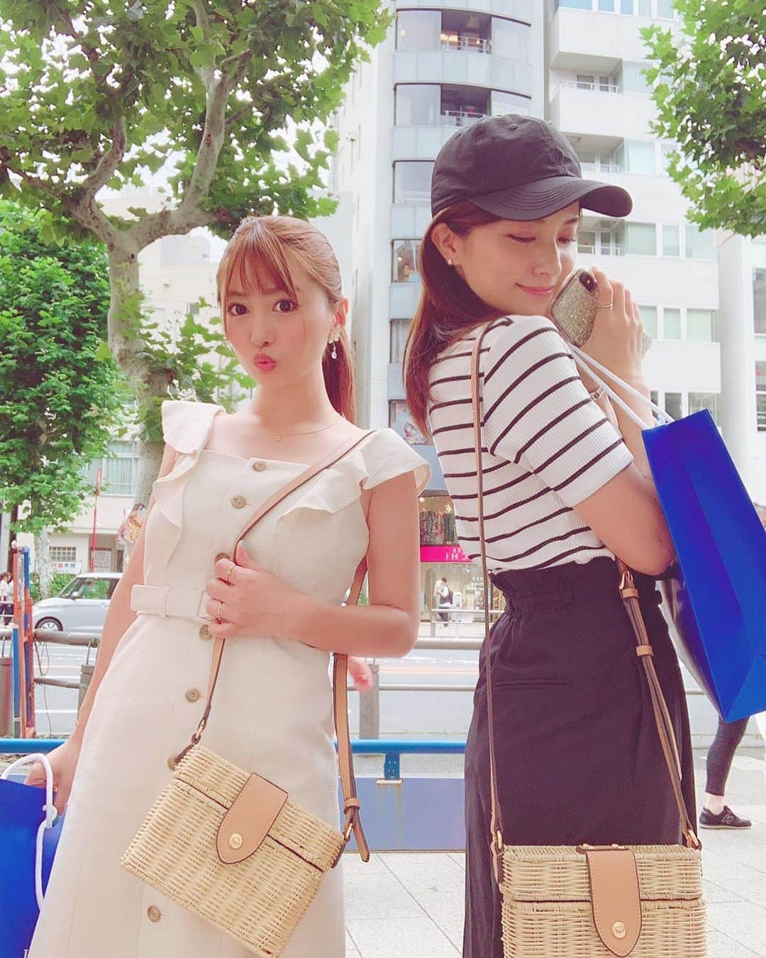 成瀬心美さんのインスタグラム写真 - (成瀬心美Instagram)「🛍 . . 2人の大好きなお店で お揃いのTシャツゲット😘 . . 近々着る予定なので またお見せしますね✨ . . なんと今日は カバンもお揃い❤️ . ずっと欲しかったカゴバック 安くなってたんだぁぁ！！ . . one-piece ⇨ @jillstuart.jp  bag ⇨ @bananarepublic_jp . #shopping #bluelabel #bag #tshirt #jillstuart #bananarepublic #onepiece #happy #instapic #instagram #instagram #followｍe」7月21日 19時51分 - coco3ndazo