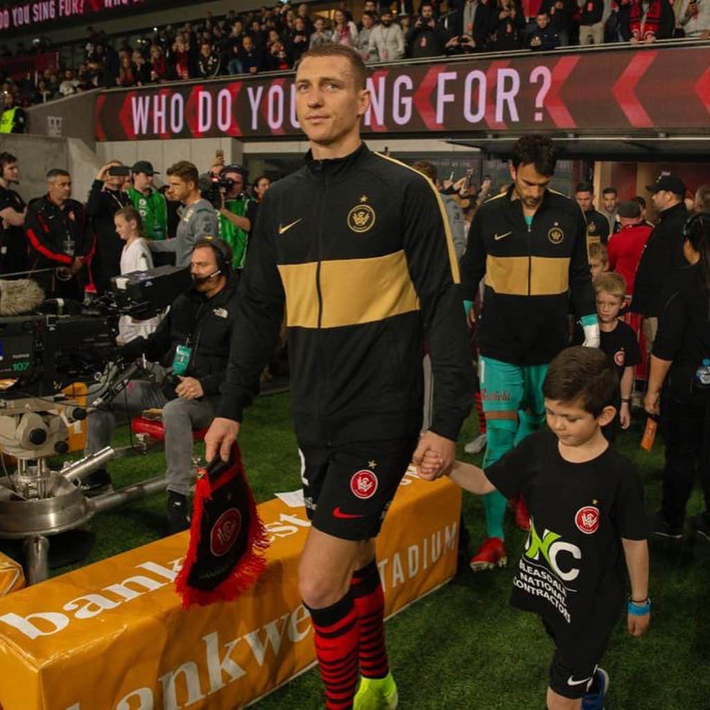 ミッチェル・デュークのインスタグラム：「Proud to have led the boys out last night in a great return home for the Club @wswanderersfc unbelievable turn out & atmosphere from the Fans! Exciting times ahead 👊🏼🔴⚫️」