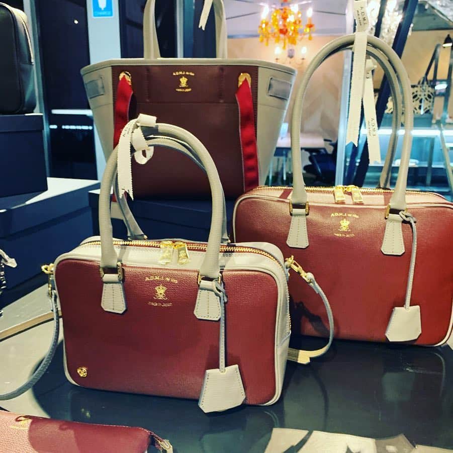 前田典子さんのインスタグラム写真 - (前田典子Instagram)「#ADMJ #バック @admjofficial_bag  #AW展示会へ  #新作 #ジャガード #バイカラー #アニマル  ニットのドレスは @sarahpacini_official  #サラパチーニ」7月21日 20時02分 - maenorichang