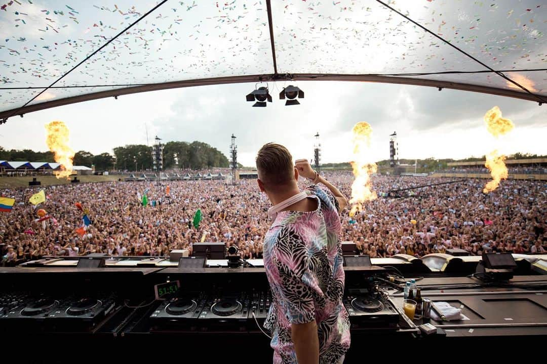 ロビン・シュルツさんのインスタグラム写真 - (ロビン・シュルツInstagram)「Thanks @parookaville 🔥🔥🔥」7月21日 20時02分 - robin__schulz