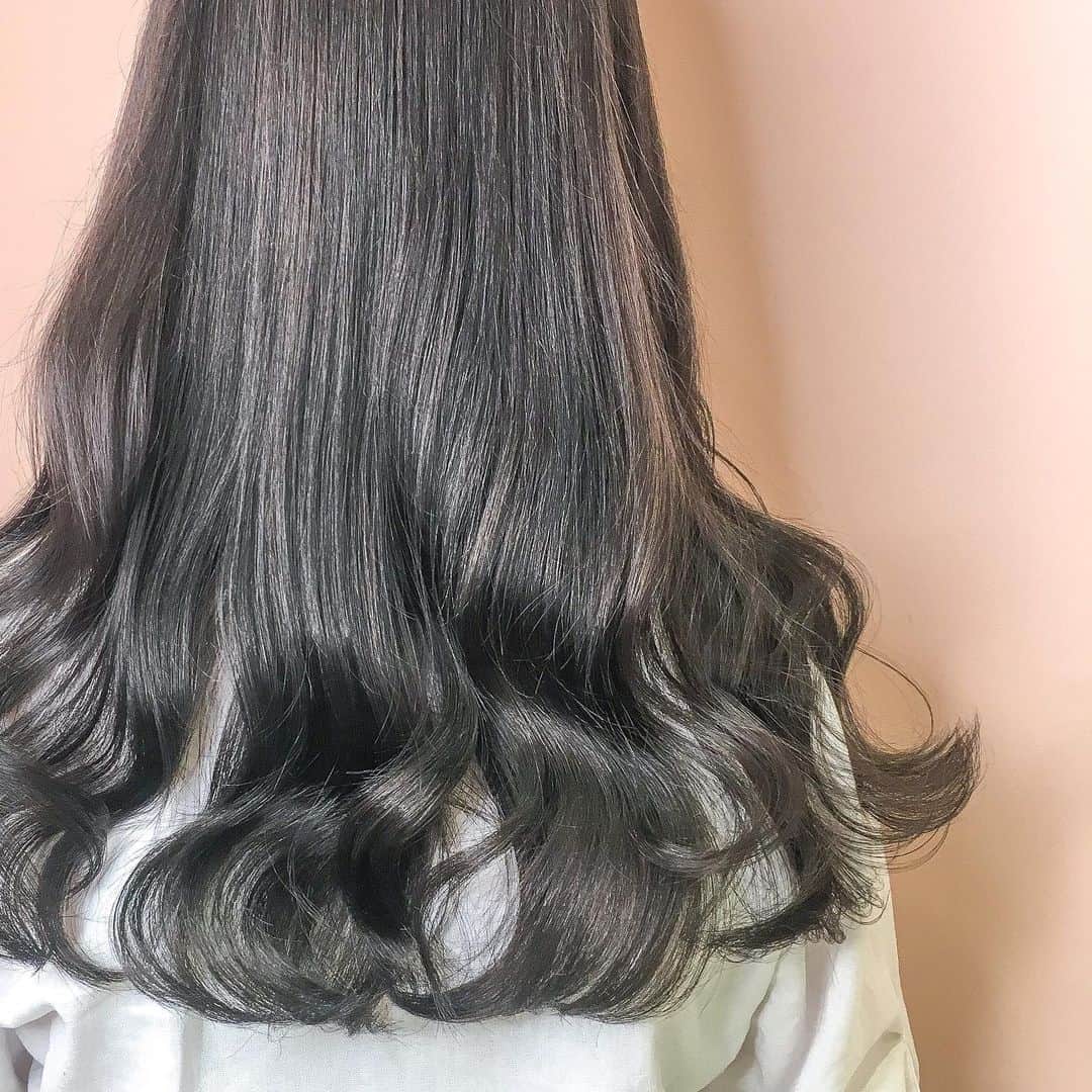原涼香のインスタグラム：「ㅤㅤㅤㅤㅤㅤㅤㅤㅤㅤㅤㅤㅤ Dark gray 🐺🐺 透け感のある暗めカラー❤︎ ㅤㅤㅤㅤㅤㅤㅤㅤㅤㅤㅤㅤㅤ」