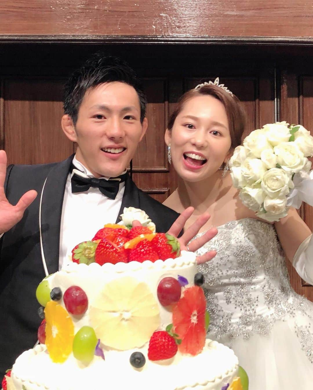 吉田沙保里さんのインスタグラム写真 - (吉田沙保里Instagram)「まれか＆たのちゃん♥️ 結婚おめでとう💒🤵💍👰 二人の幸せそうな顔を見れて私も幸せ😆 末永くお幸せに♡ #結婚式 #まれか #たのちゃん #レスラー」7月21日 20時09分 - saori___yoshida