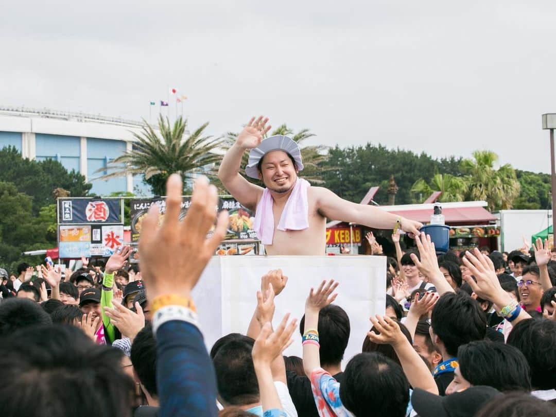 まさやんさんのインスタグラム写真 - (まさやんInstagram)「2019.7.21 幕張海浜公園Gブロック特設会場 「MURO FESTIVAL 2019」 #浴槽 #風呂フェス #murofes #四星球小道具図鑑  2枚目 photo by @naritoshiktgw」7月21日 20時10分 - masayuki_web