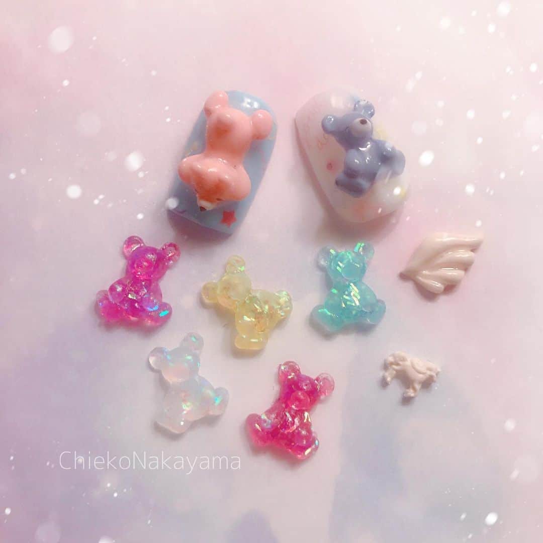 のインスタグラム：「7/23にPREGELからシリコンモールドが発売されます！！！ 先日のアジアネイルフェスティバルで先行販売されたので使ってくれてる方も見かけてとっても嬉しい😳😳😳💓 3Dパーツを作って、型抜いてもらいました💓💓💓 わたしのデザインは全部で4種類あります😆🙌🙌💓 #pregel #preanfa #シリコンモールド #siliconmold #nail #nails #nailart #ネイル #美甲 #ネイルアート  #clou #nagel #ongle #ongles #unghia #japanesenailart #manucure #네일 #젤네일 #네일아트 #네일리스트 #japanesenails #manicurist #gelnails @pregelofficial」