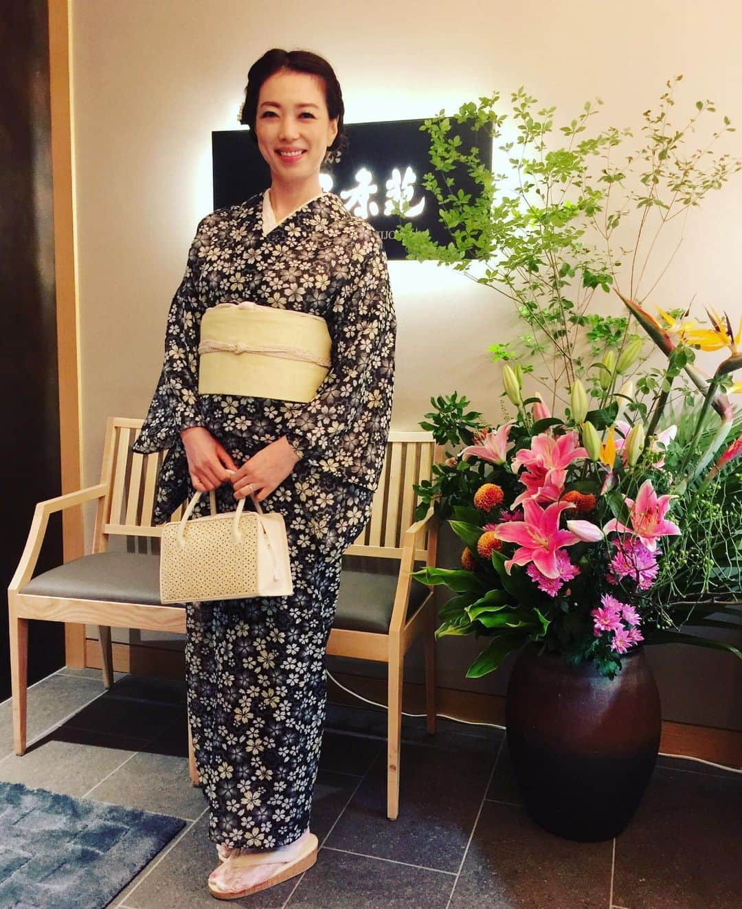 小柳津真由美さんのインスタグラム写真 - (小柳津真由美Instagram)「夏着物でお出掛け 銀座  京都二条苑  #チェロの演奏を聴きながらお食事 #銀座 京都二条苑 #着物の集い #夏着物 #おろしたて #小柳津真由美」7月21日 20時24分 - mayumioyaizu