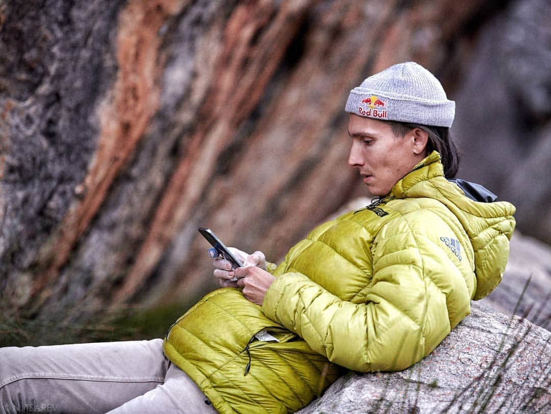 ルスタン・ゲルマノフのインスタグラム：「What a nice rest day today! Healing my fingertips and gaining more motivation for tomorrow. @nv_tsarev ____________________________ @redbull_rus @redbull @adidasterrex @fiveten_official #adidasterrex #livewithoutlimits #gr #chalkmatters #climbing #sportclimbing #bouldering #rockclimbing #climbing_pictures_of_instagram #27crags」