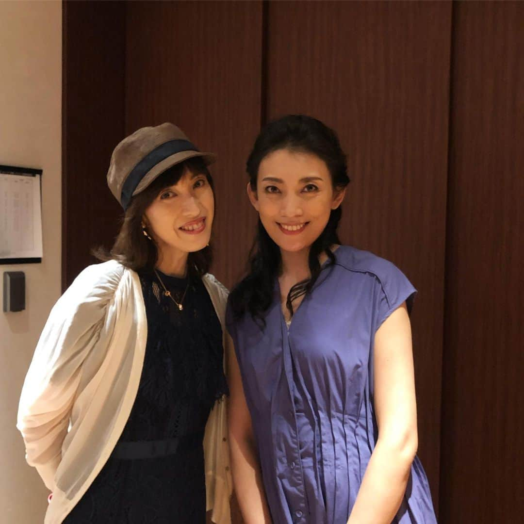 田中美里さんのインスタグラム写真 - (田中美里Instagram)「松竹座でご一緒した高世麻央さん。 ジンノビのキャスケット被って来てくださりビックリ！  友人のみとちゃんもお友達と観に来てくれてありがとう。  #レジェンドたちのシャンソン  #ソワレ #高世麻央 さん #みとちゃん #みとちゃんもジンノビハット  @maotakase  @mayumi_mitogawa」7月21日 20時28分 - misatotanaka77