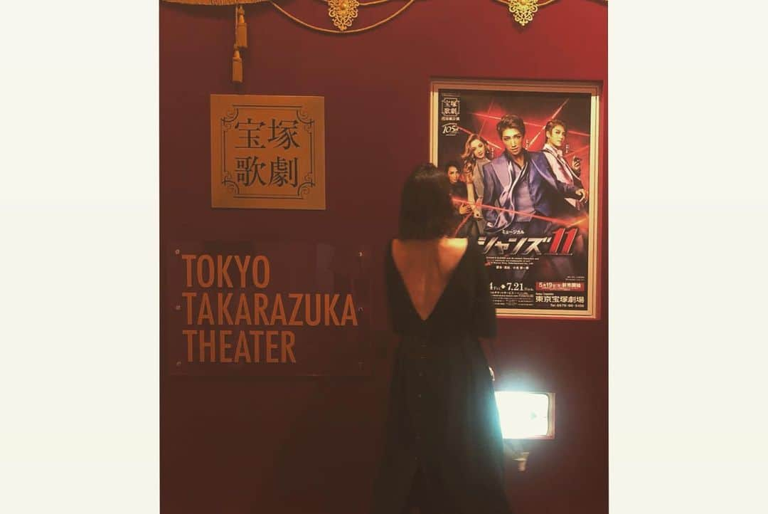 JUNNAさんのインスタグラム写真 - (JUNNAInstagram)「今宵は宝塚歌劇鑑賞 「オーシャンズ11」千秋楽🌹 ・ ・ ・  #宝塚 #宝塚歌劇 #オーシャンズ11 #千秋楽  #ミニマル#モノトーン#junna👠#etretokyo#daniell  #bottegaveneta#celvoke#narscosmetics#oldceline」7月21日 20時37分 - junna