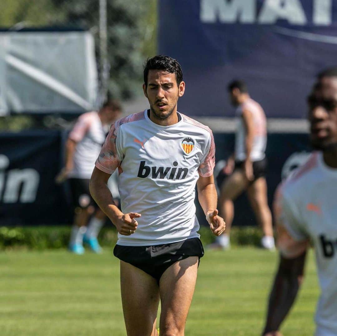 ダニエル・パレホのインスタグラム：「Seguimos trabajando... cargando las pilas y las piernas!!!」