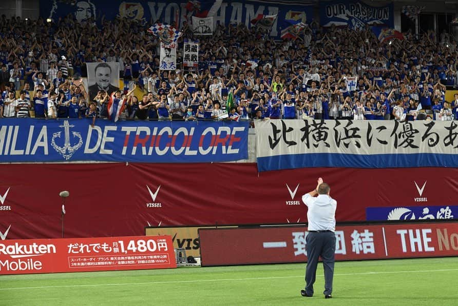 のインスタグラム：「アウェイでも心強い応援🙏  #fmarinos #Jリーグ #jleague #アンジェポステコグルー #監督 #AngePostecoglou」