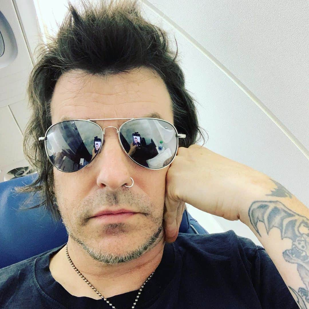 レイチェル・ボランさんのインスタグラム写真 - (レイチェル・ボランInstagram)「Flight #11 - JFK to BNA. Can’t wait to get home. #homebound #newyork to #nashville #sleep #ontour #unitedworldrebellion #2019」7月21日 20時44分 - officialrachelbolan