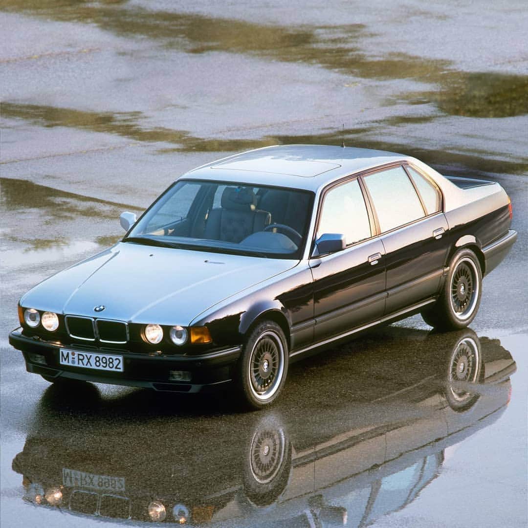BMW Thailandさんのインスタグラム写真 - (BMW ThailandInstagram)「The exclusive BMW 750iL (E32) Individual for Karl Lagerfeld การออกแบบดีไซน์ภายนอกที่ยอดเยี่ยม ควบคู่กับการตกแต่งภายในที่แสดงถึงความคิดอันก้าวหน้าเป็นเอกลักษณ์ไม่เหมือนใคร  #BMW #BMWTHClassic #BMW7Series #ClassicSunday #E32」7月21日 20時45分 - bmwthailand