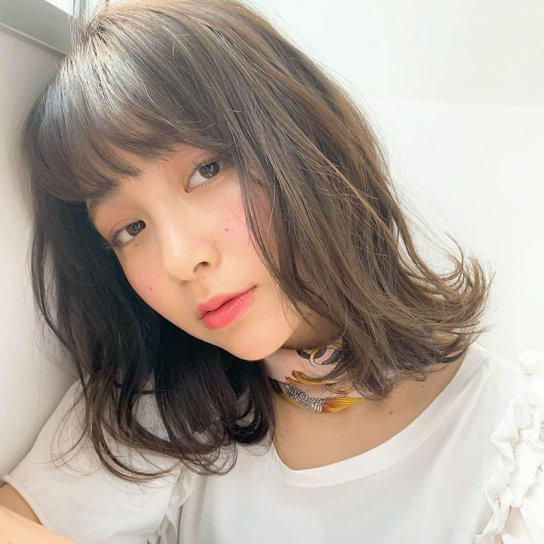 HAIRさんのインスタグラム写真 - (HAIRInstagram)「▷ Styling by「安田愛佳」 @lipps_yasudamanaka（LIPPS銀座） . ------------------------------------------------ 🌼今日のおすすめヘア🌼 小顔効果満点のひし形カット♪ ワンカールで毛先に軽さを出して。 ------------------------------------------------ #ワンカール #オン眉バング #大人可愛い #ミディアムヘア #ミディアム #ミディアムカット #ミディアムボブ #ミディアムヘアー #ヘアスタイル #ヘアカタログ #ヘアカラー #ヘアスタイリング #髪型 #美容室 #髮型屋 #髮型設計 #发型 #長髮 #日系髮型 #女生髮型 #女生中髮 #mediumhair #염색 #헤어 #미디움헤어 #ทรงผม #haircolor #hairstyle #hair #instagood」7月21日 21時01分 - hair.cm