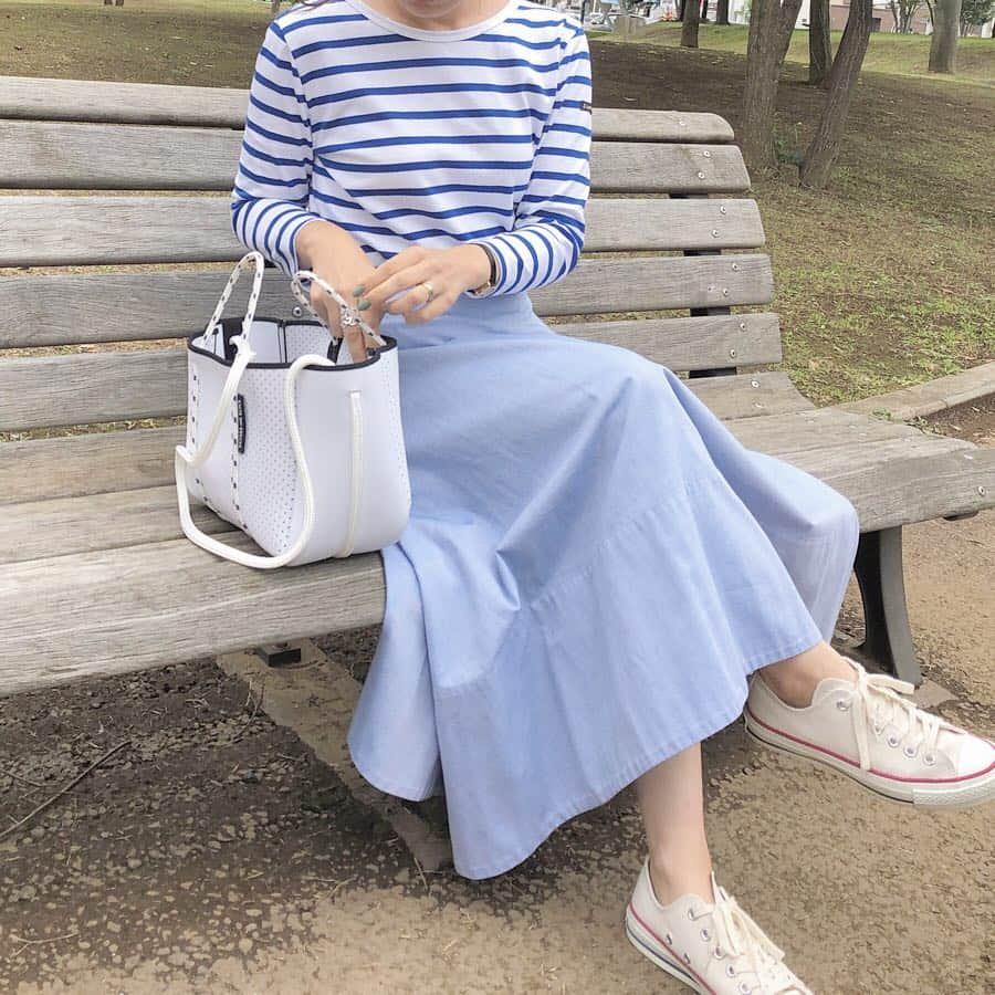 ryokoさんのインスタグラム写真 - (ryokoInstagram)「* いつかのコーデ #code tops #leminor skirt #madisonblu shoes #converse bag #stateofescape * * 空き時間に @miror_jp 「MIROR」で今後の仕事運を占ってもらいましたー🔮実はこんな形で占ってもらうのは初めてでドキドキ💓(みんなしたことあるのかな？)半信半疑だったけど、私の性格とか悩みも具体的に一切告げていないのに、的確なアドバイスが返ってきたのでびっくり！色んな種類の占いがあってかなり具体的なお悩みに答えてくれるものも🌷他にも試してみたくなりました👌🏻 * * * * * * * #pr #miror #インターネット占い館miror #code #mamagirl #locari #fashion #outfit #todayscode #instafashion #マディソンブルー #ルミノア #ボーダー #コンバース #スニーカー女子 #スニーカー #コーデ #きょコ #いつコ #カジュアルコーデ #ママコーデ」7月21日 21時03分 - ry.0123