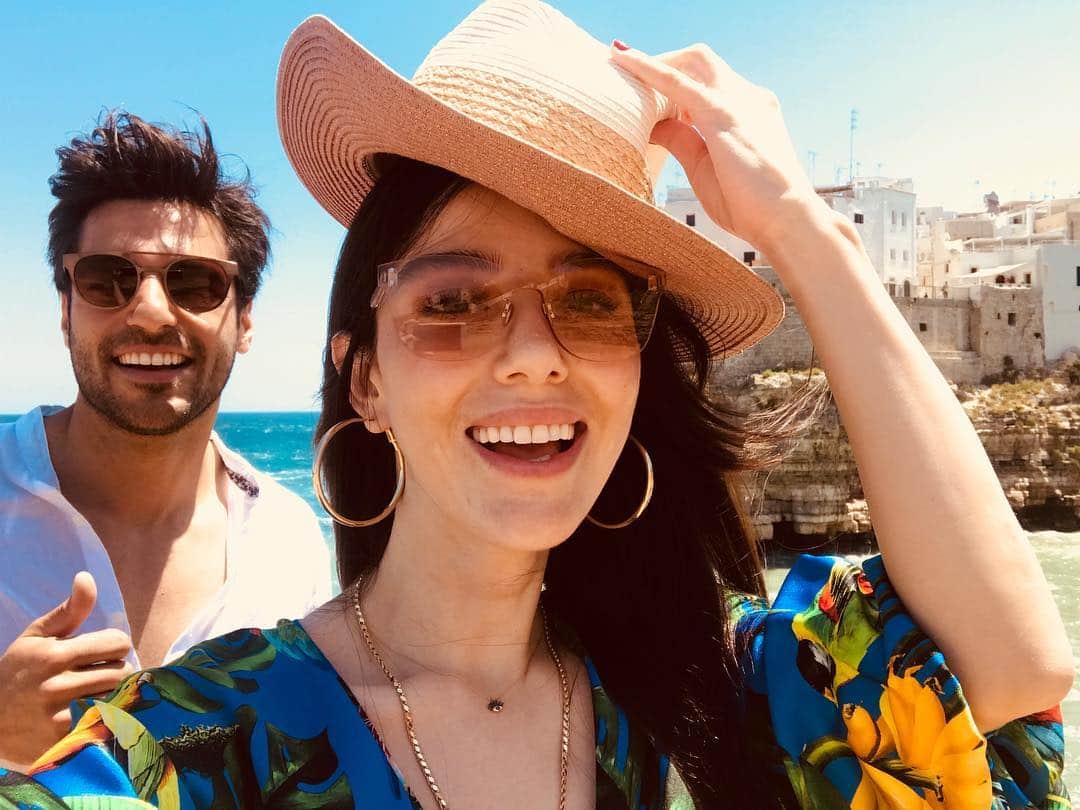 Ozge Gurelのインスタグラム：「🦋🦋」