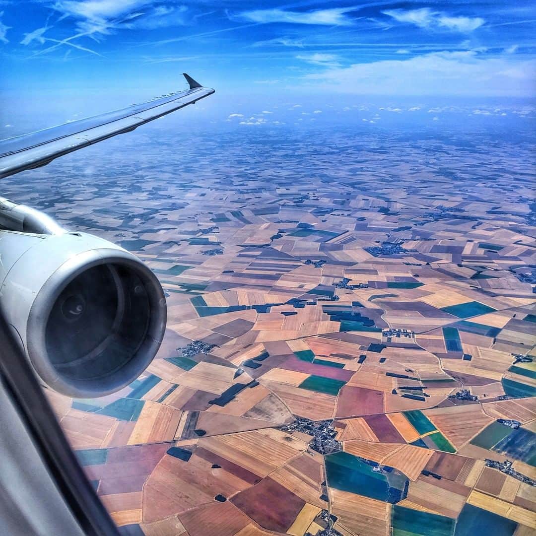 エールフランスのインスタグラム：「This weekend, fly to Paris for the Lollapalooza festival with @clementlazuech who’s in charge of our Instagram account. Ce week-end, envolez-vous vers Paris pour le festival Lollapalooza avec @clementlazuech, aux commandes de notre compte Instagram. #FrenchFlair #CarteAFAmex」