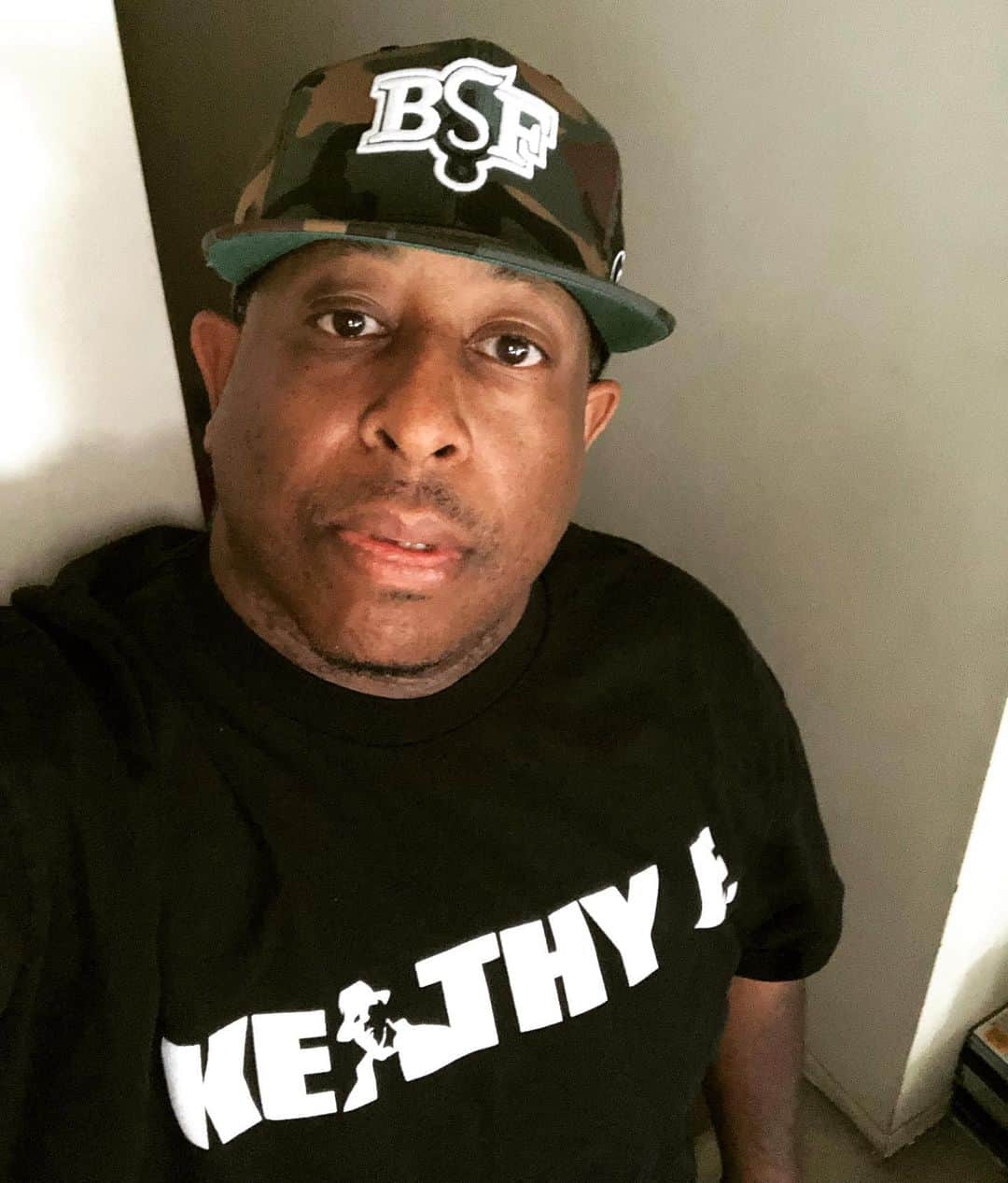 DJプレミアさんのインスタグラム写真 - (DJプレミアInstagram)「Thanks @bsf_cityboy @therealtonydeniro @getbenny for the BSF CAMO HAT... The Movement Keeps Risin’ Shout To The Whole Buffalo, NY #BSF #GxFR BY THE WAY, [KEITHY E. THE GURU] TEE AVAILABLE AT Shop.premierwuzhere.com」7月21日 21時24分 - djpremier