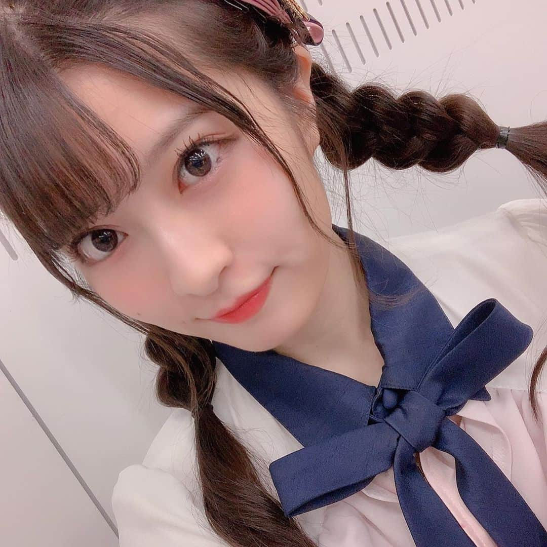 行天優莉奈さんのインスタグラム写真 - (行天優莉奈Instagram)「#サマーステーション 2ステージ⭐︎ たくさんの団扇などなどありがとうございました😊  珍しくイベントでみつあみしてみたよ😋  たくさん汗かいて💦  前髪が、、、 #小田えりな #行天優莉奈 #みつあみ」7月21日 21時25分 - yurina.0314